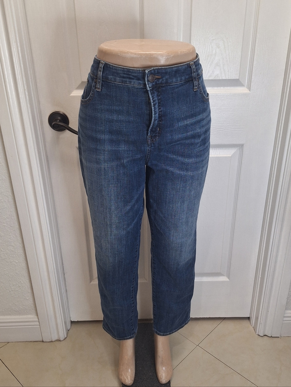 Classic High-Rise Straight Leg Jeans - Blue